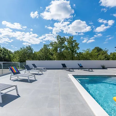 Mit Privatpool, Ping-pong, Bbq