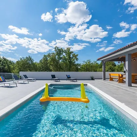 Mit Privatpool, Ping-pong, Bbq *