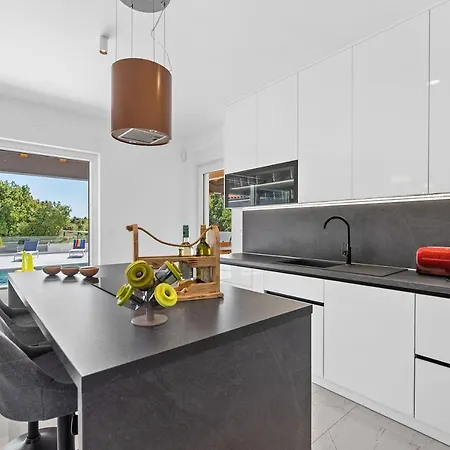 Mit Privatpool, Ping-pong, Bbq Сasa de vacaciones *