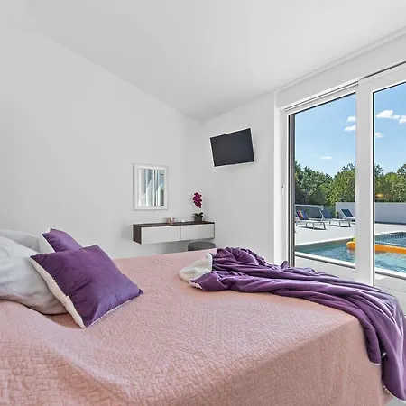 Mit Privatpool, Ping-pong, Bbq * Štokovci