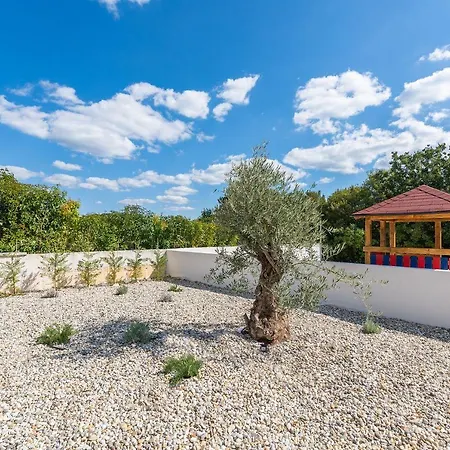 Mit Privatpool, Ping-pong, Bbq Сasa de vacaciones Štokovci