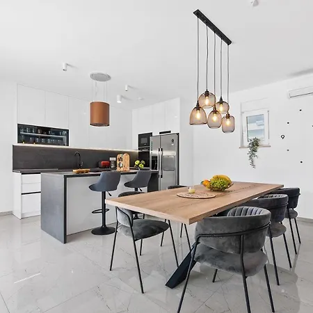 Mit Privatpool, Ping-pong, Bbq Štokovci