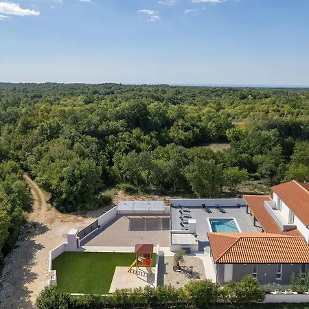 Mit Privatpool, Ping-pong, Bbq Holiday home *