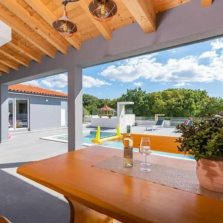 Сasa de vacaciones Mit Privatpool, Ping-pong, Bbq Štokovci