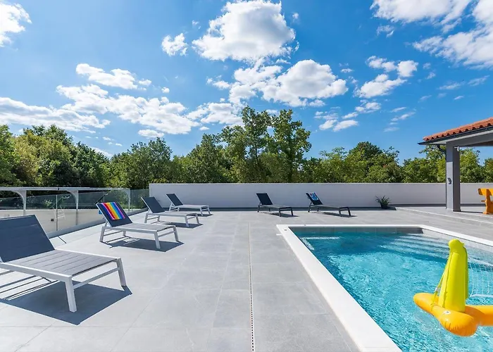Mit Privatpool, Ping-pong, Bbq